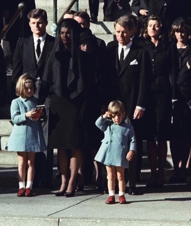 John Kennedy matused. Pildil kolmeaastane John F. Kennedy Jr, ta ema Jacqueline Kennedy, õde Caroline Kennedy ja onu Robert Kennedy / Reuters/AFP/AP/SCANPIX