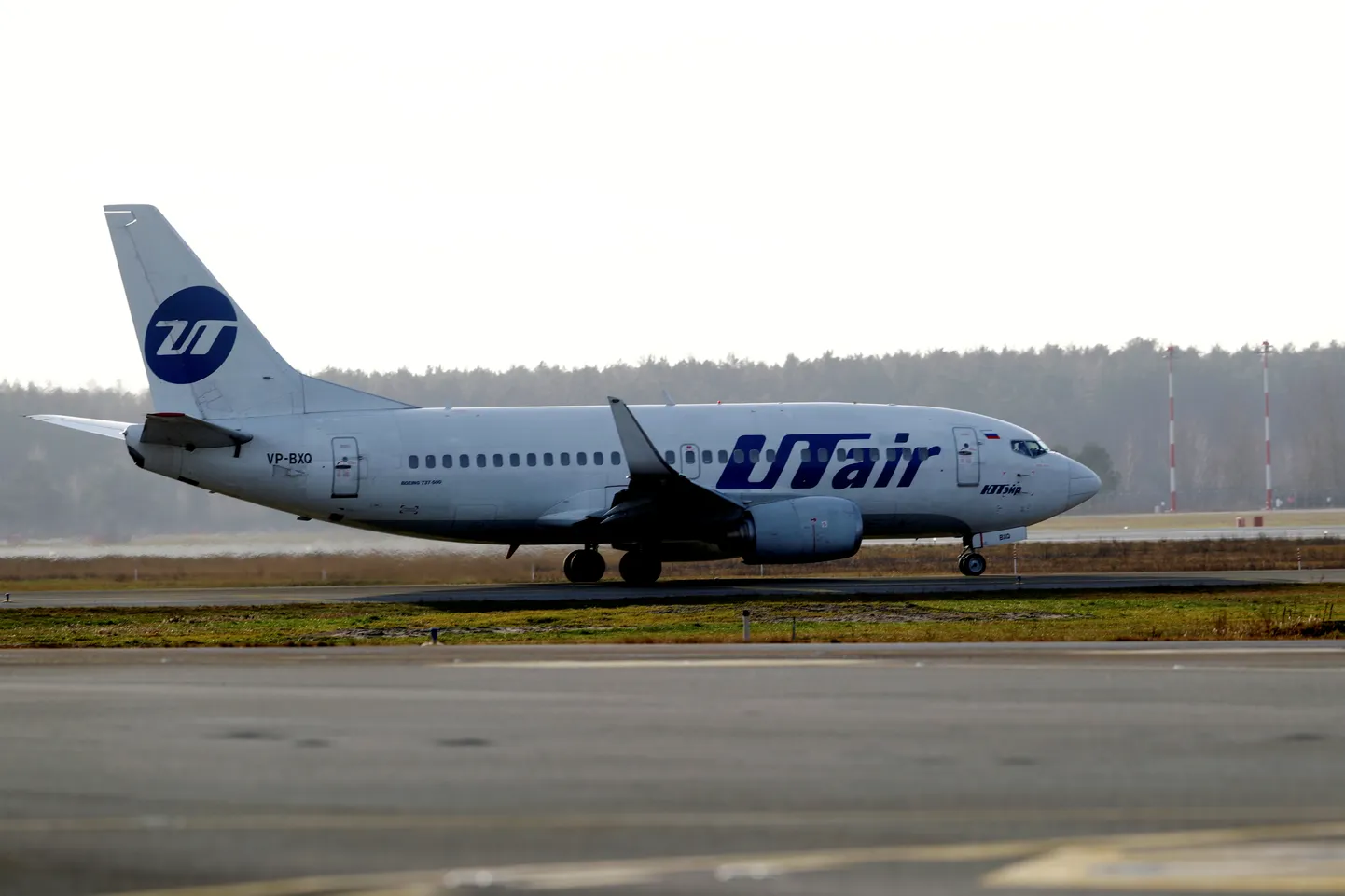 UTair Boeing 737-524