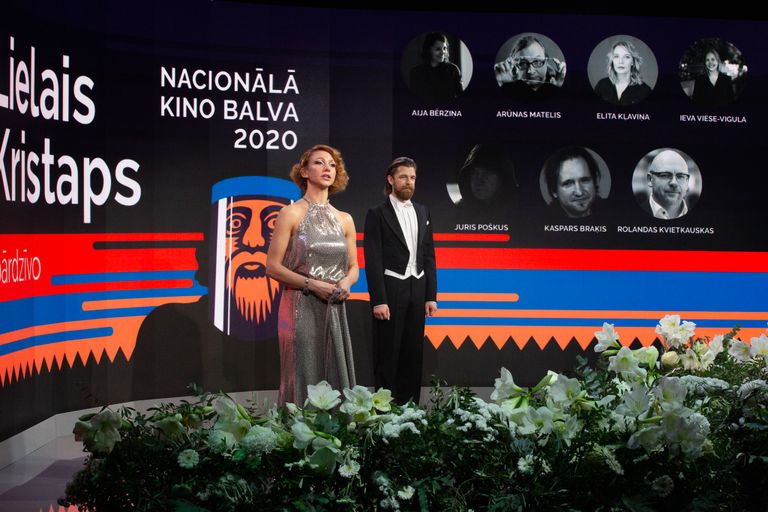 Ceremoniju vadīja aktieri Inga Alsiņa-Lasmane un Āris Matesovičs