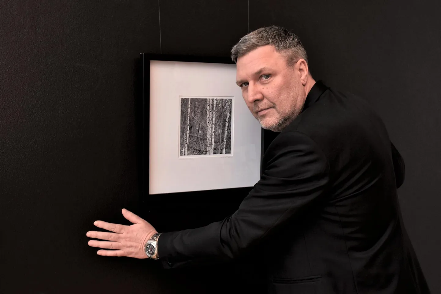 Endla teatrigaleriis näeb pärnakast fotokunstniku Marko Toomasti värsket seeriat “Betula Pendula”.