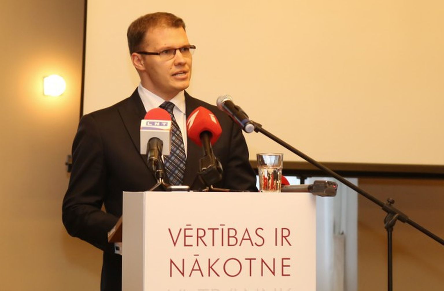Nacionālās apvienības līdzpriekšsēdētājs Raivis Dzintars Nacionālās apvienības "Visu Latvijai!"-"Tēvzemei un brīvībai"/LNNK kongresā Rīgas Latviešu biedrības namā