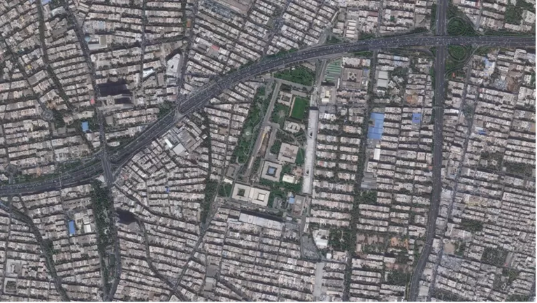 Министерство информации и национальной безопасности Ирана на спутниковом снимке компании Maxar. Компания говорит что ее спутники способны делать снимки с разрешением 30 сантиметров