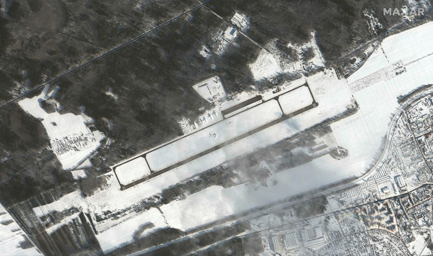 Luninetsi lennuväljast tehtud satelliidipiltidelt oli näha Venemaa õhutõrjesüsteeme ja hävitajaid.