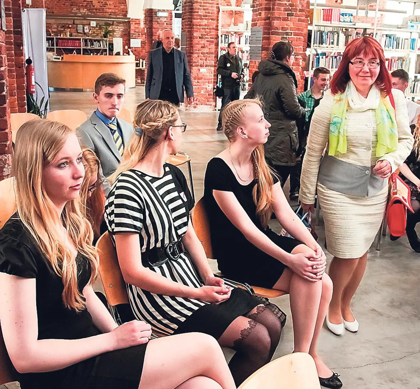 Pärnu-Jaagupi gümnaasiumi direktor Katrin Uutsalu kiitis oma kooli noorte ettevõtlikkust, sest õppetöö käigus sündis mitu tublit õpilasfirmat.