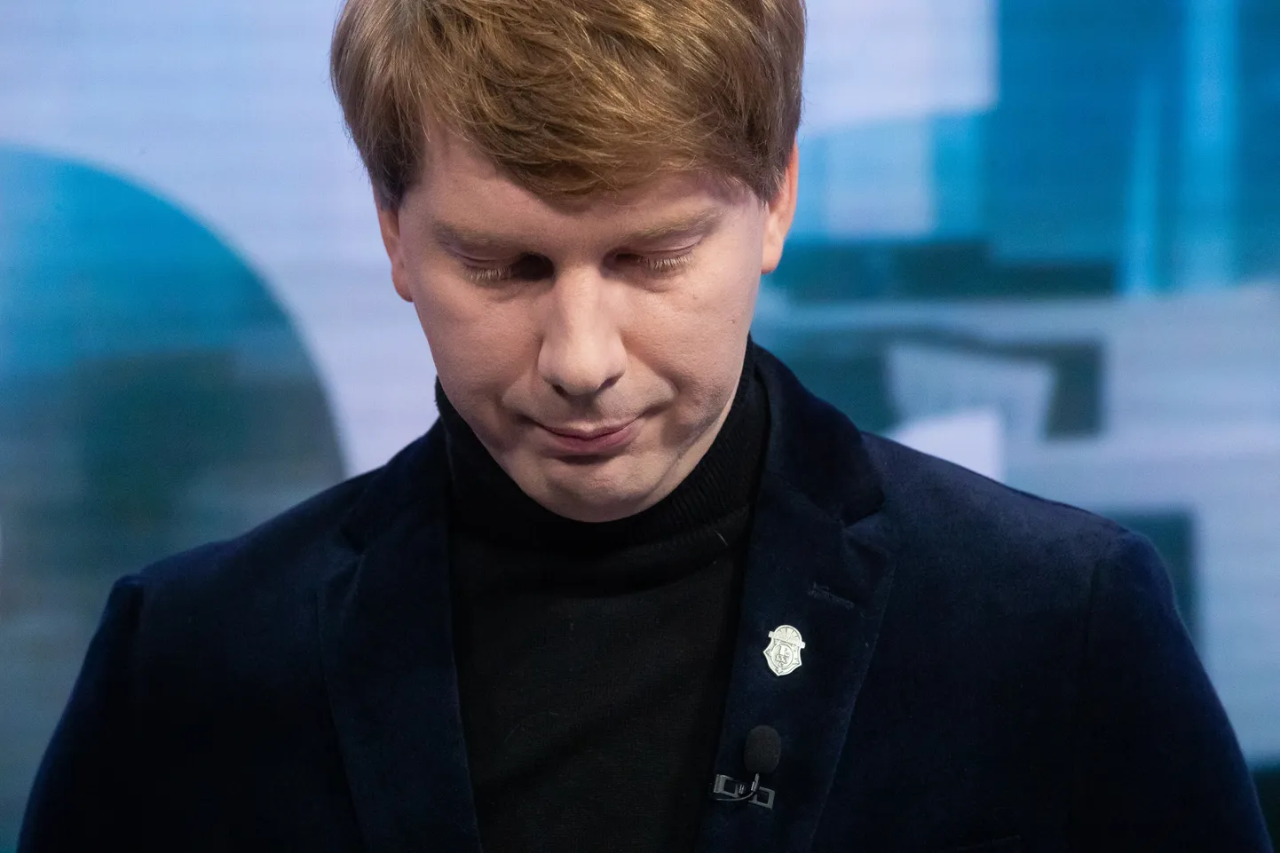 Таллиннская реальная школа расторгла трудовые отношения с известным учителем и завучем школы Мадисом Сомеларом, поскольку, по данным полиции, он отправлял несовершеннолетнему ученику сообщения сексуального характера.