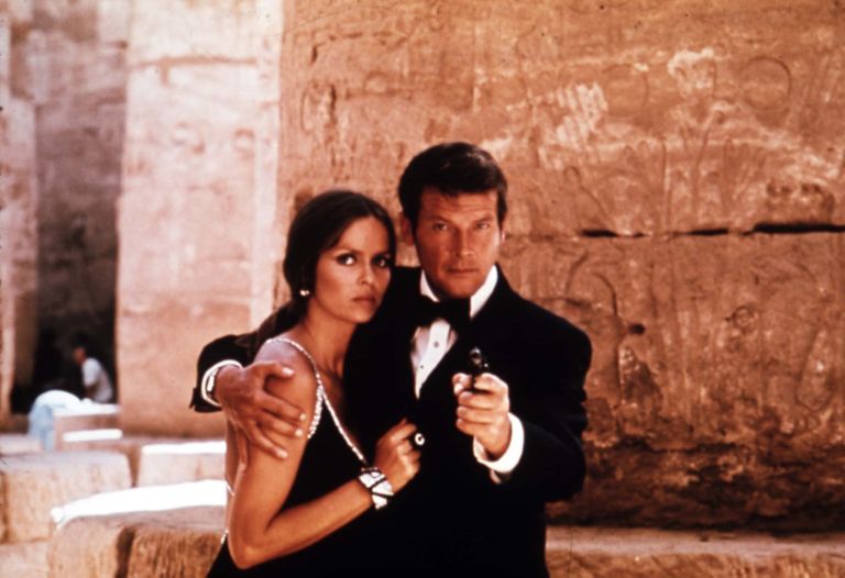 Barbara Bach ja Roger Moore 1977. aasta filmis «The Spy Who Loved Me»