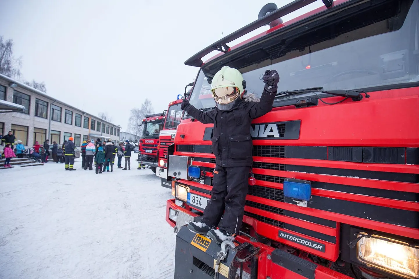 Ega iga päev avane võimalust päästeauto küljes turnida. Pühapäeval olnud 112-päeval oli väikestel ja suurtel huvilistel see võimalus olemas.