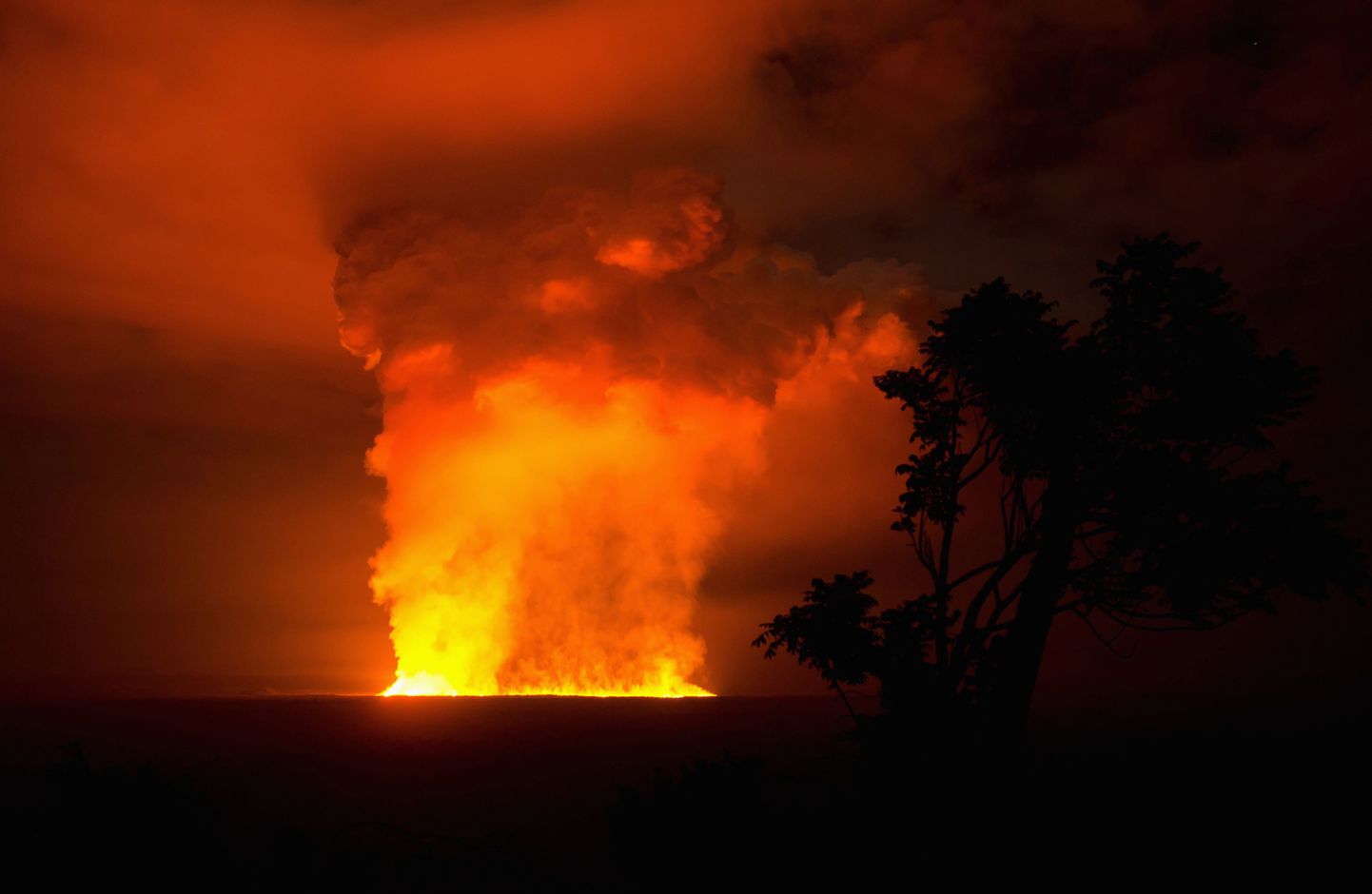 Üleeile tehtud foto purskavast Nyamulagira vulkaanist.