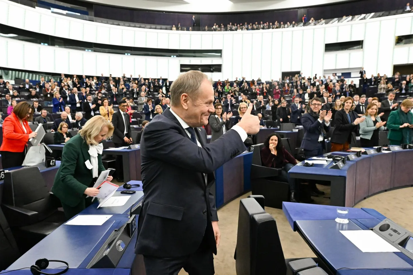 Europarlamendi saal võttis Donald Tuski vastu valdavalt heasoovlikult.