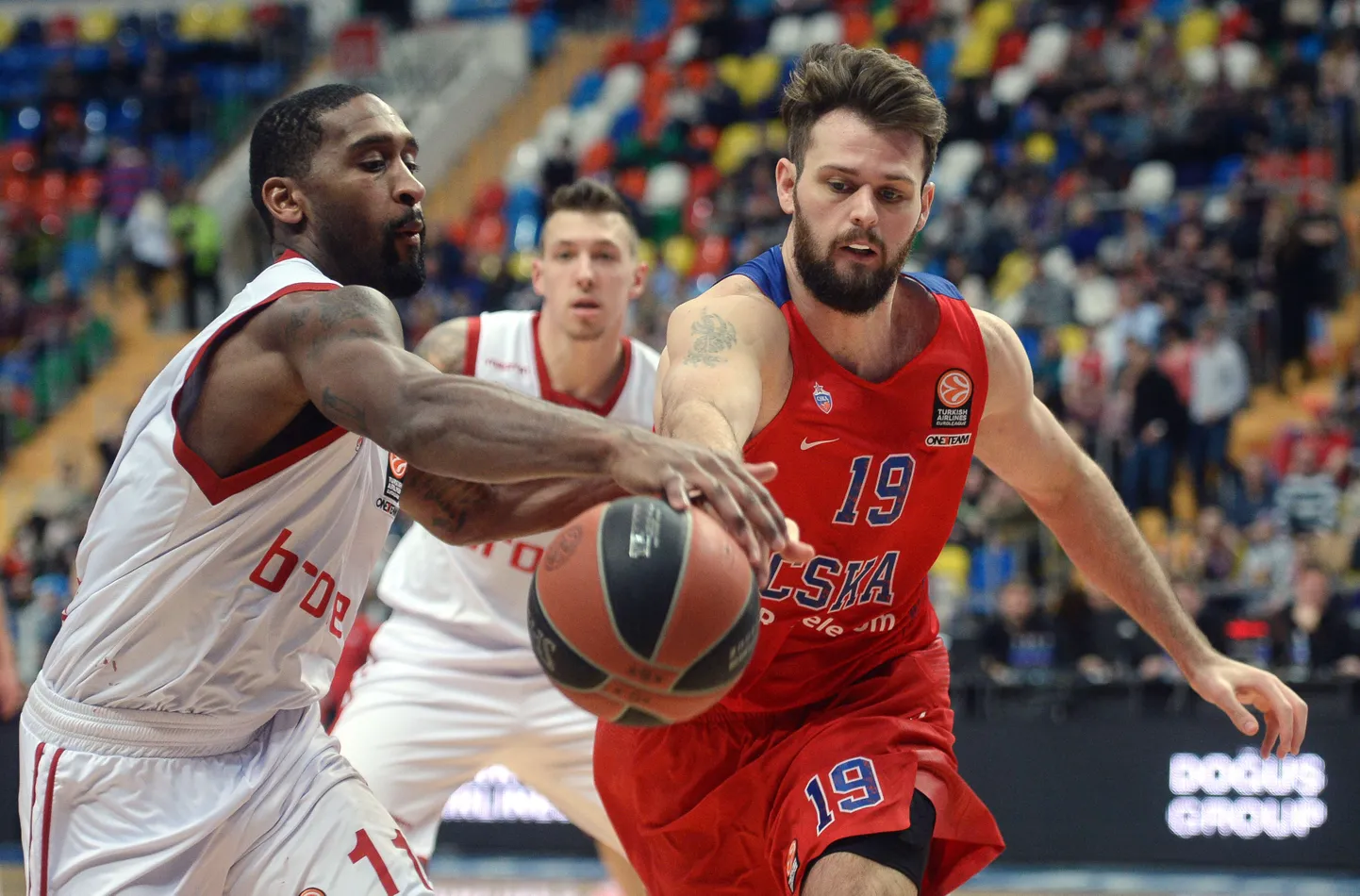 Brad Wanamaker (vasakul).