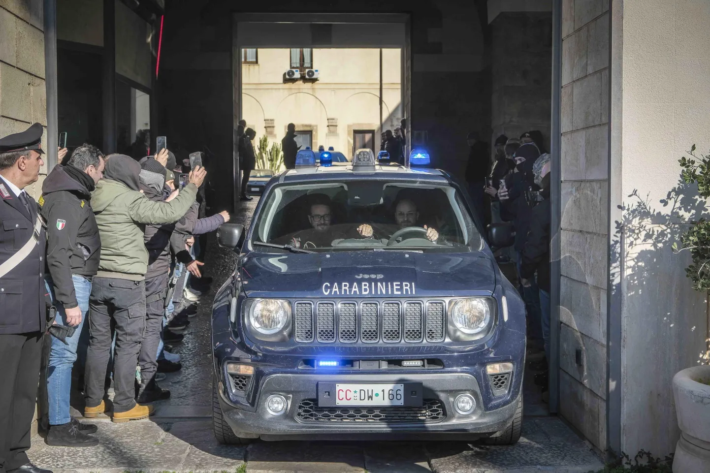 Itaalia politseinikud Palermo linnas maffiavastase operatsiooni ajal 11. veebruaril 2025. aastal.