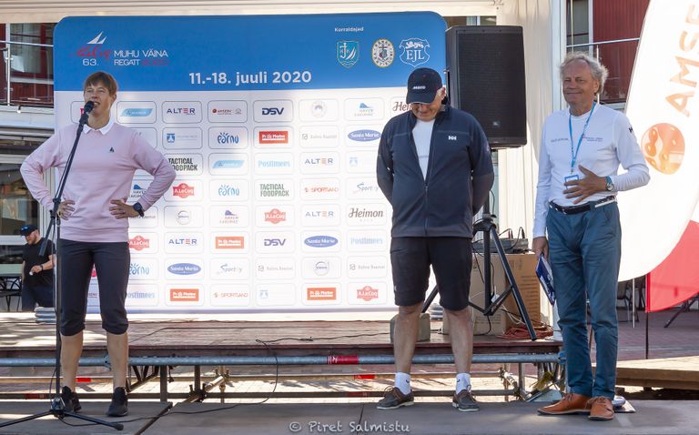 President Kersti Kaljulaid soovis Pärnu Jahtklubis enne mereleminekut kõigilepurjetajatele edu Muhu Väina regati Pärnu-Kärdla etapil