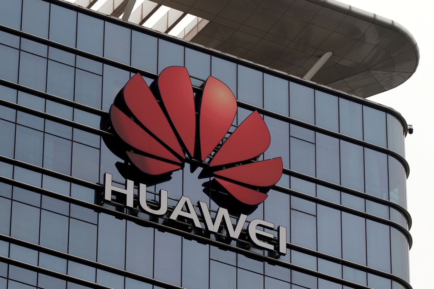 FILE PHOTO: The Huawei logo is pictured outside its Huawei's factory campus in Dongguan, Guangdong province, China, March 25, 2019. REUTERS/Tyrone Siu/File Photo