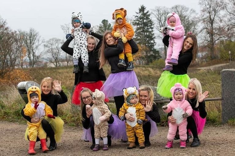 Mirjam Poolandi eestveetavas väikelaste tantsurühmas riietati esinemise tarbeks lapsed loomaaia loomadeks.