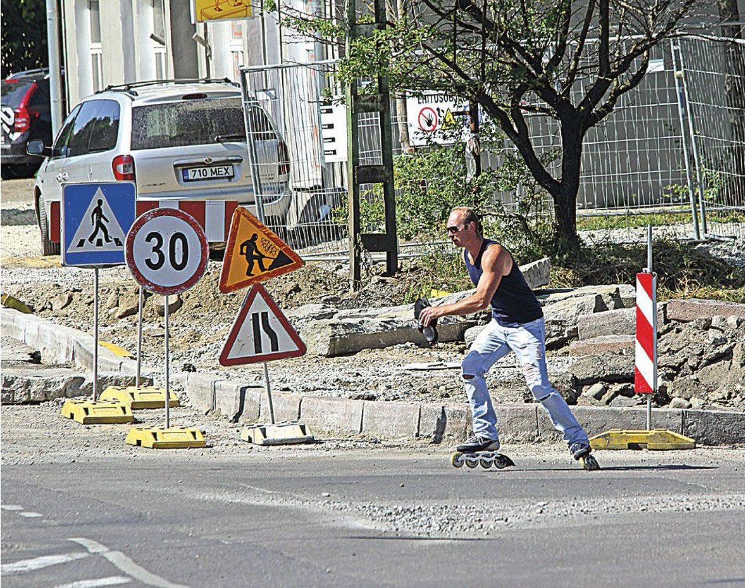 Olgu linnas või maal, teed kuluvad ja vajavad remonti. Tänavu läks remonti ka Tallinna lagunenud Tehnika tänav.