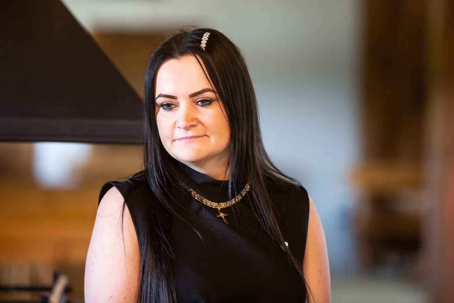 Tallinna Mustamäe linnaosa vanemana töötav Marja-Liisa Veiser ütles, et kuna elu on viinud ta Tallinna, ei saa ta enam Lüganuse volikokku kuuluda.