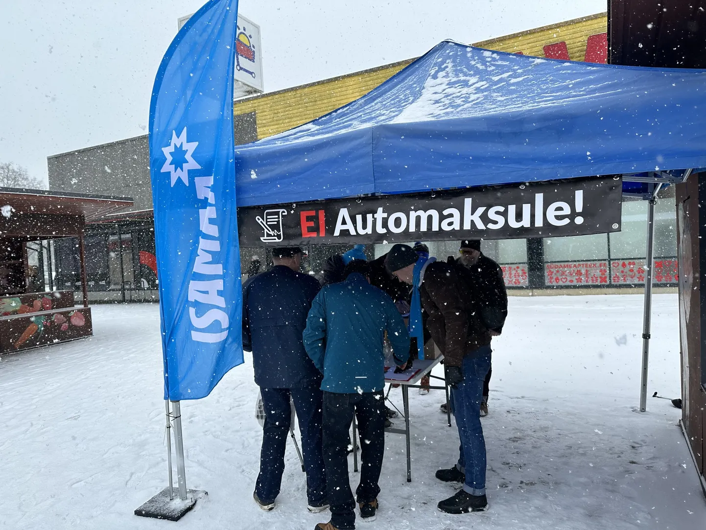 Isamaa allkirjade kogumine automaksu vastu Paides