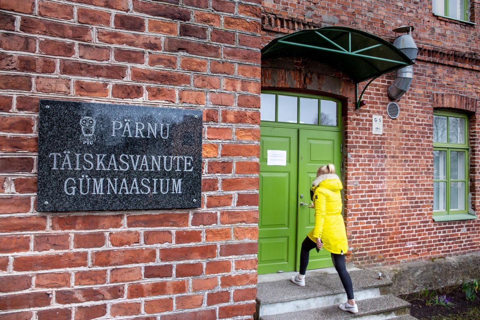 Ministeerium on kinnitanud, et praegused Pärnu täiskasvanute gümnaasiumi õpilased jätkavad pärast koolipidamise üleandmist  õppekavaga, mille järgi nad PTGs õppima asusid.
