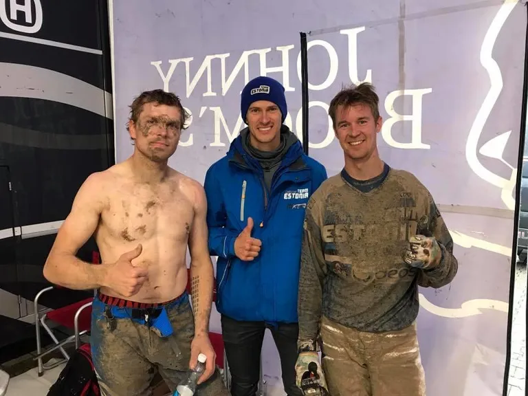 Rahvuste motokrossi vägeva, neljanda koha kätte võidelnud Eesti tiim: Tanel Leok (vasakult), Priit Rätsep ja Harri Kullas.