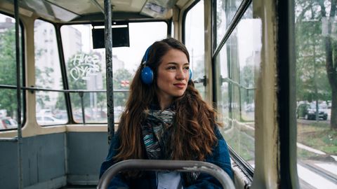 Audioraamatust enam ei piisa? Eestis hakatakse pakkuma uut tüüpi kuulamislugusid