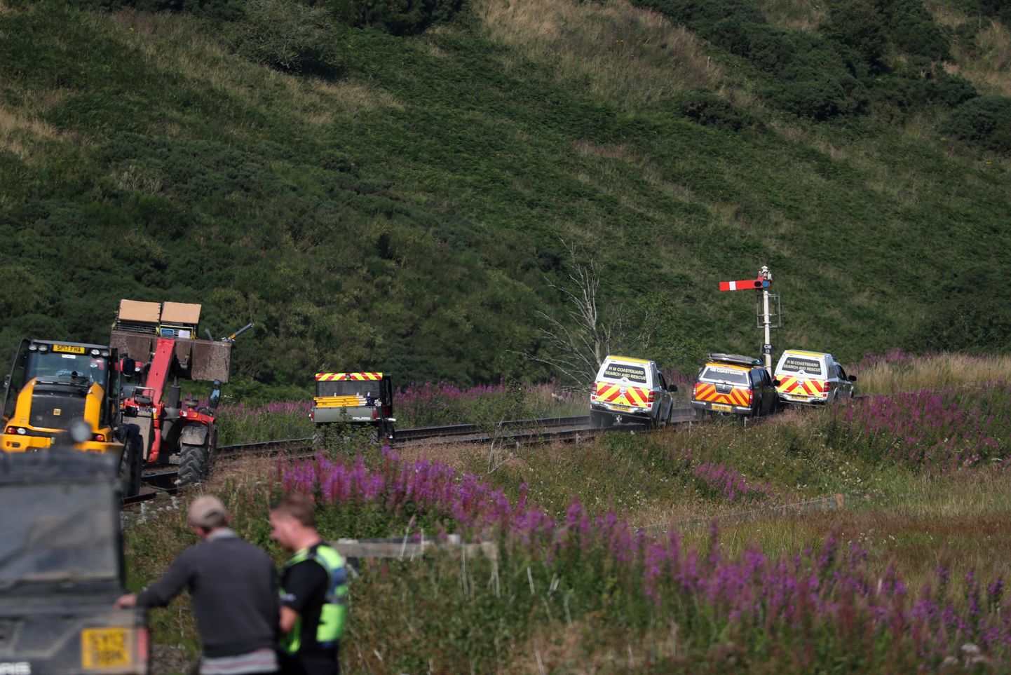 Päästetöötajad Šotimaal rongiõnnetuse toimumispaigas.