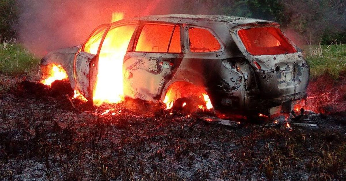 Remonditöökoja hoovil seisnud auto põles maha