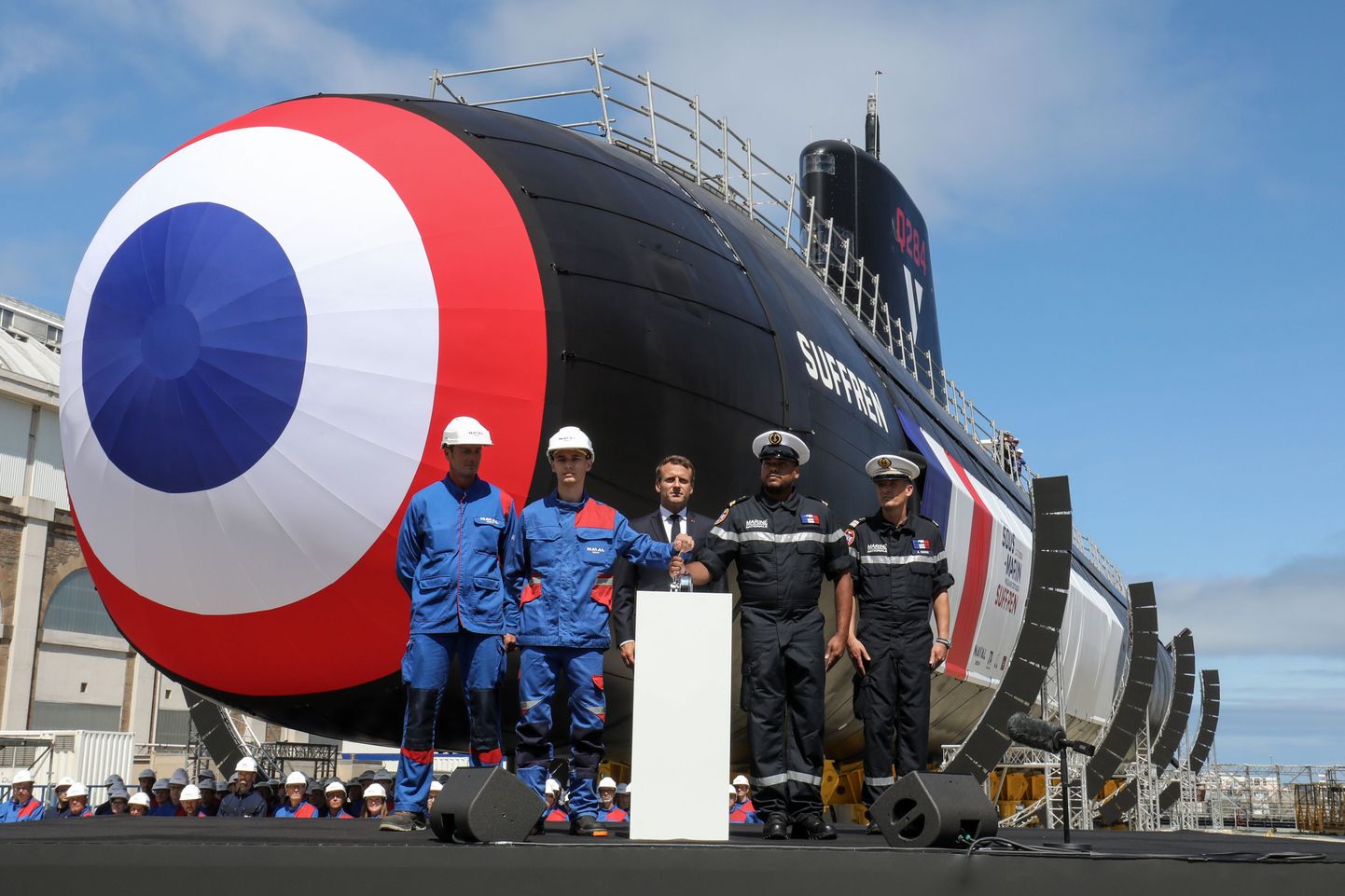 Prantsuse president Emmanuel Macron lasi vette tuumajõul töötava uue põlvkonna ründeallveelaeva Suffren.
