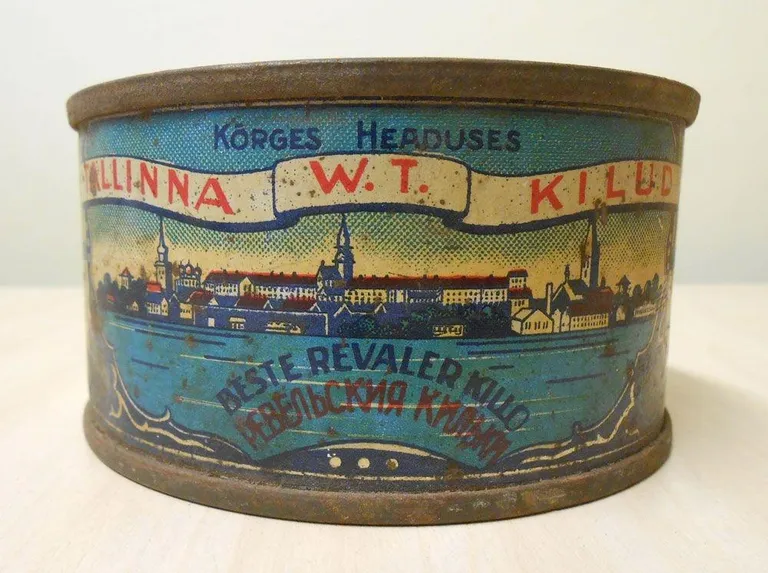 Voldemar Toomi kalatööstuse konservikarp.