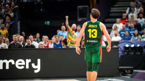 Lietuvas izlases rezultatīvākais spēlētājs iedzīvojies kājas savainojumā