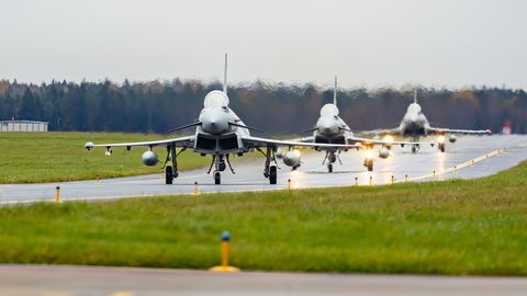 Возможны звуковые удары: самолеты НАТО проводят учения в воздушном пространстве Эстонии