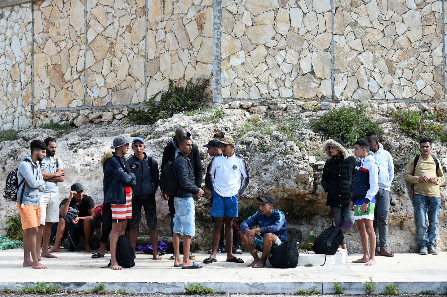 Need puupaadiga üle Vahemere Aafrikast saabunud ebaseaduslikud sisserändajad jõudsid eluga Itaalia Lampedusa saarele. Tuhandetel aga nii hästi ei lähe. Pilt on illustreeriv