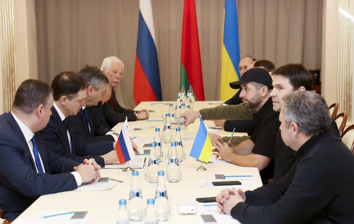 Первый раунд переговоров российской и украинской сторон по прекращению войны в Украине состоялся 28 февраля в Гомельской области в резиденции на берегу реки Припять.
