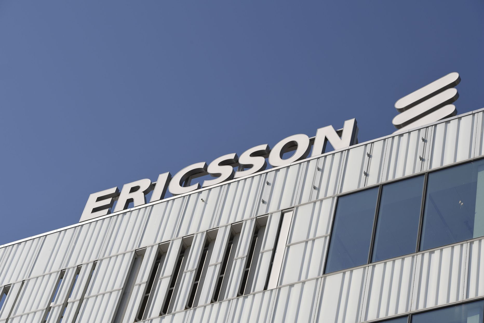 Ericssoni sõnul on kukkumine on tingitud struktuurimuudatustest.