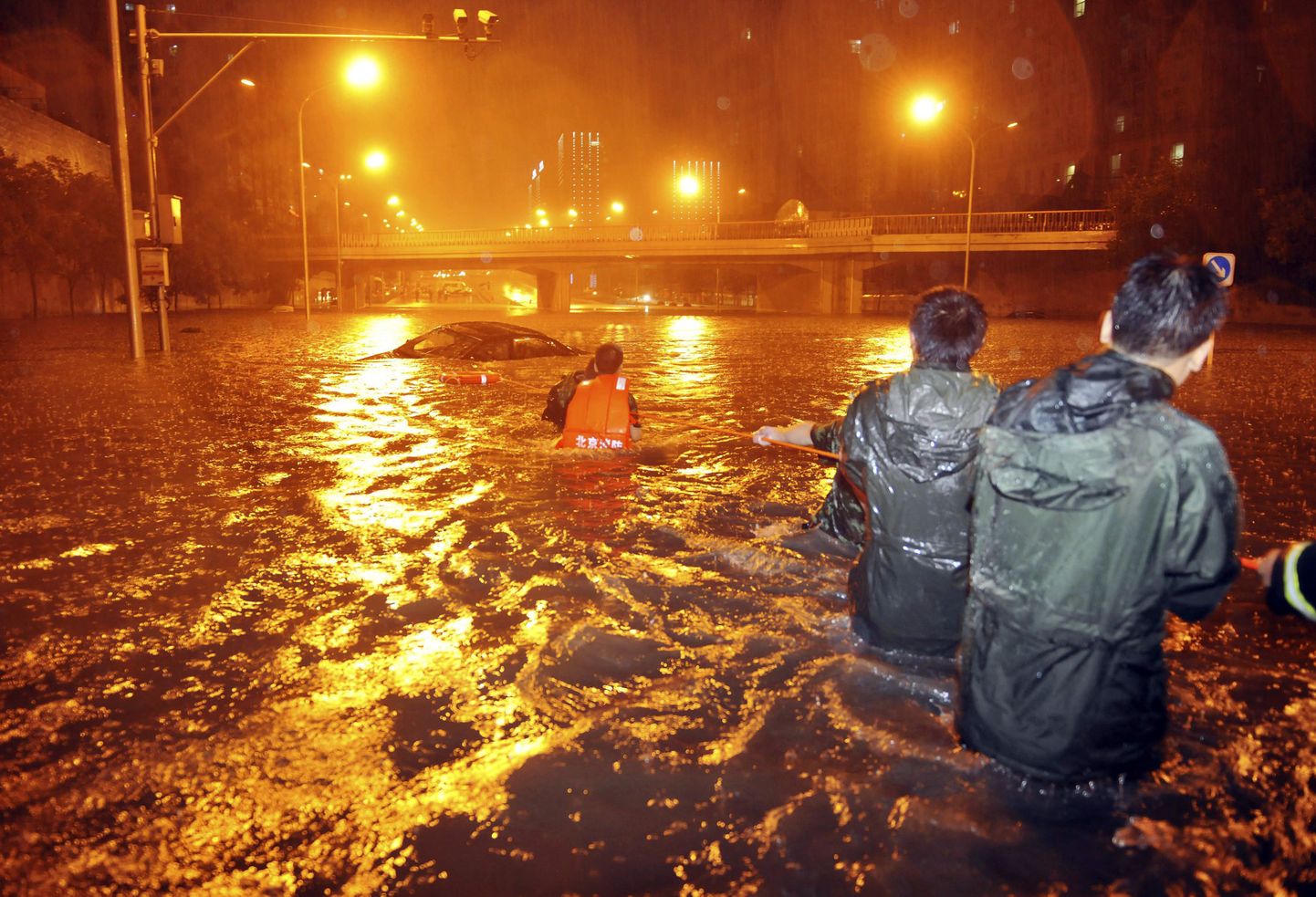 Päästetöötajad Pekingis.