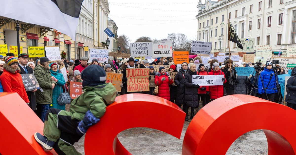 Uuring: inimesed toetavad streikivaid õpetajaid ja soovivad peaministri taandumist