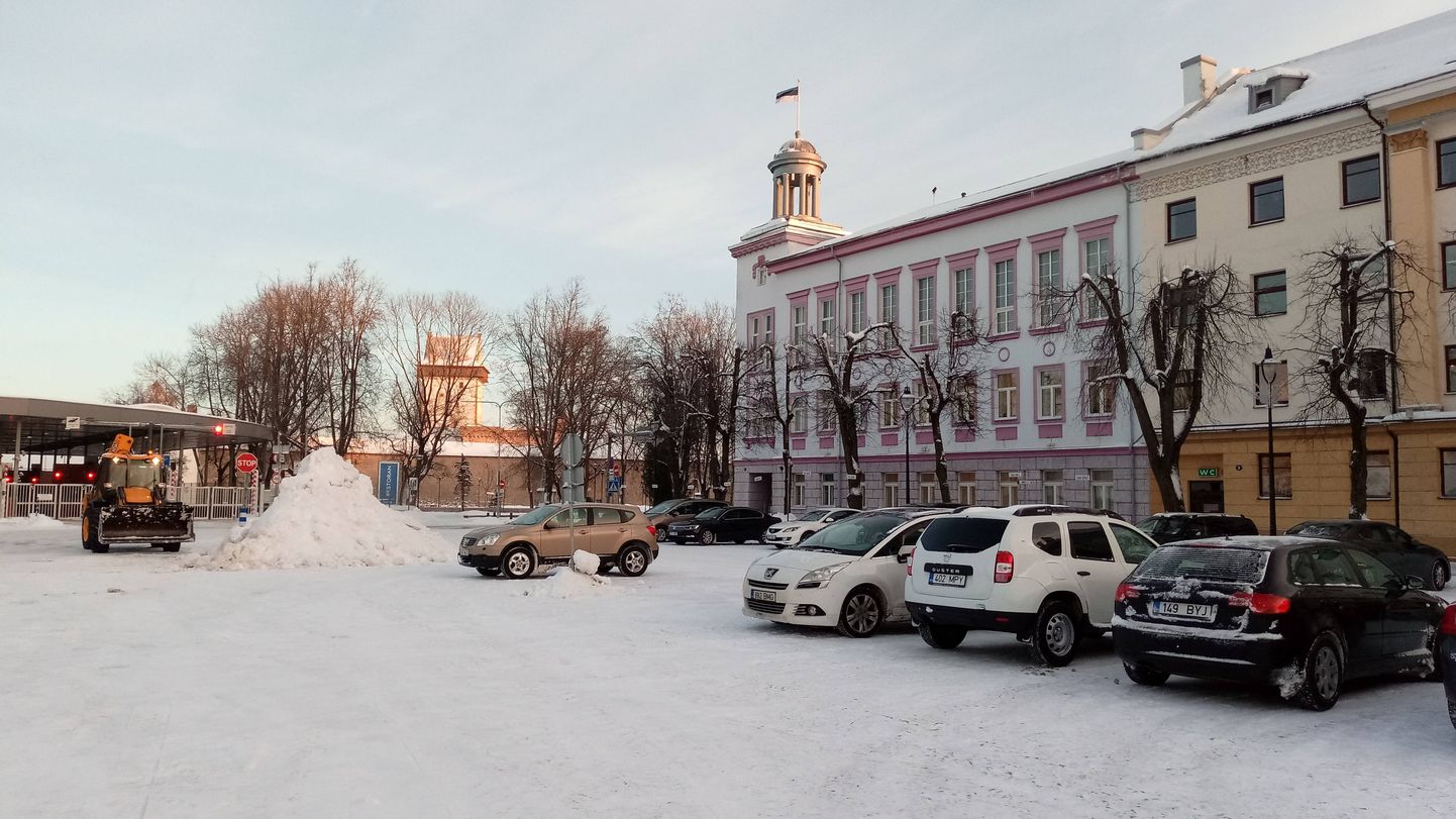 Платная парковка на Петровской площади Нарвы