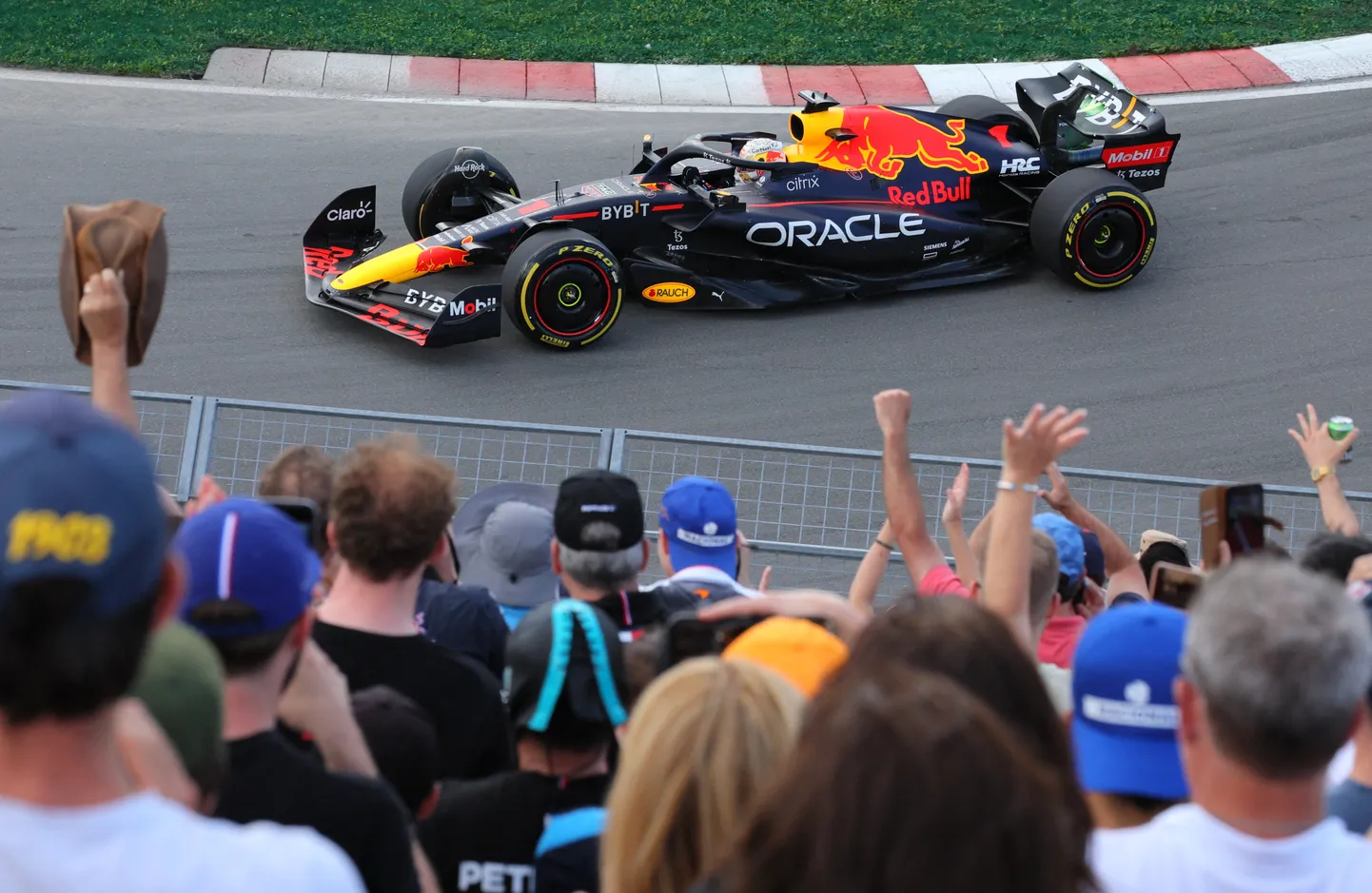 Max Verstappen Montreali ringrajal.