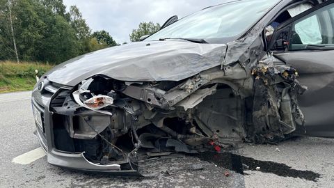 Viljandi lähedal põrkasid kokku kaks Fordi