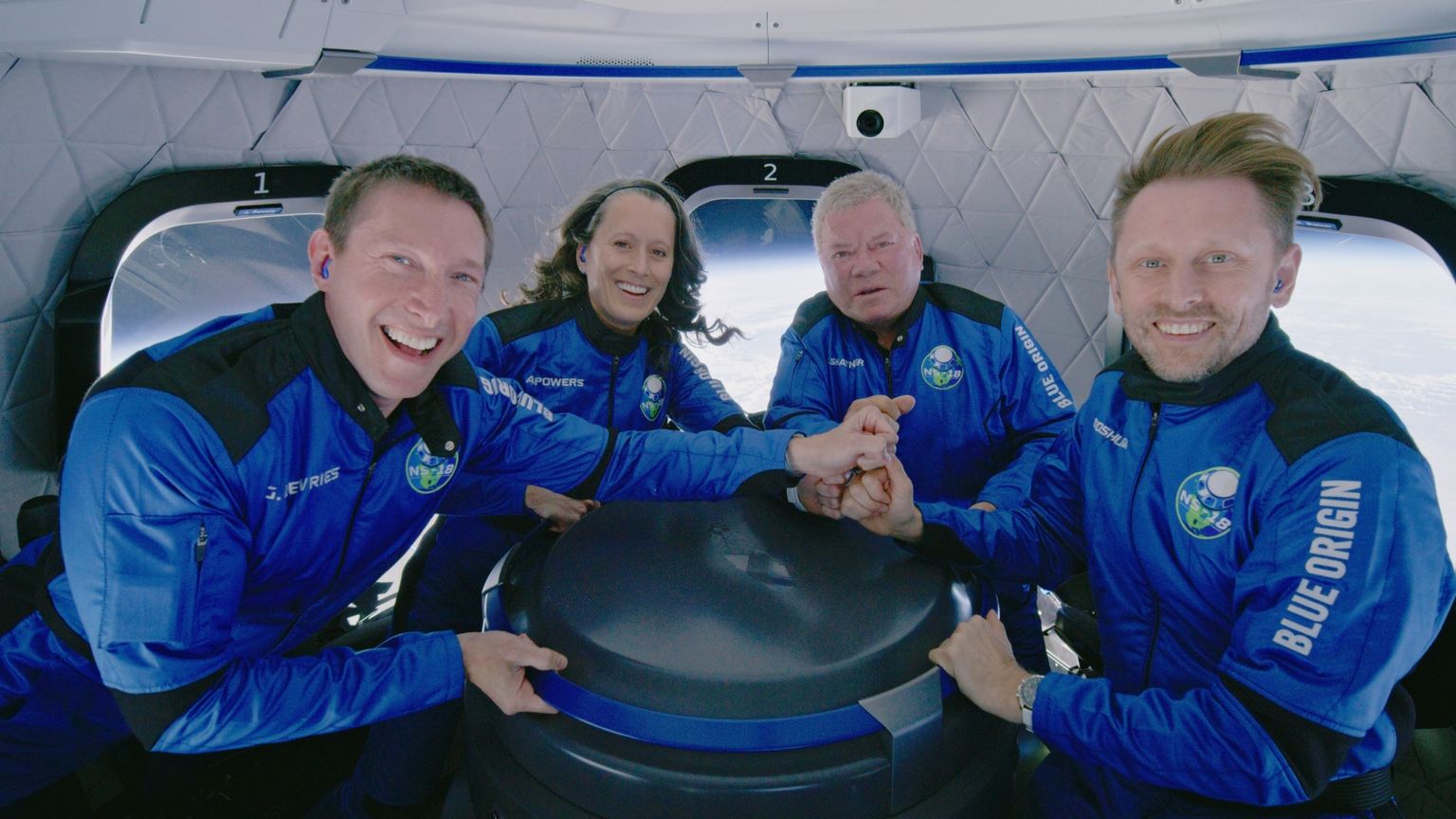 Blue Origini raketiga 13. oktoobril kosmoses käinud (vasakult) Glen de Vries, Audrey Powers, William Shatner ja Chris Boshuizen.