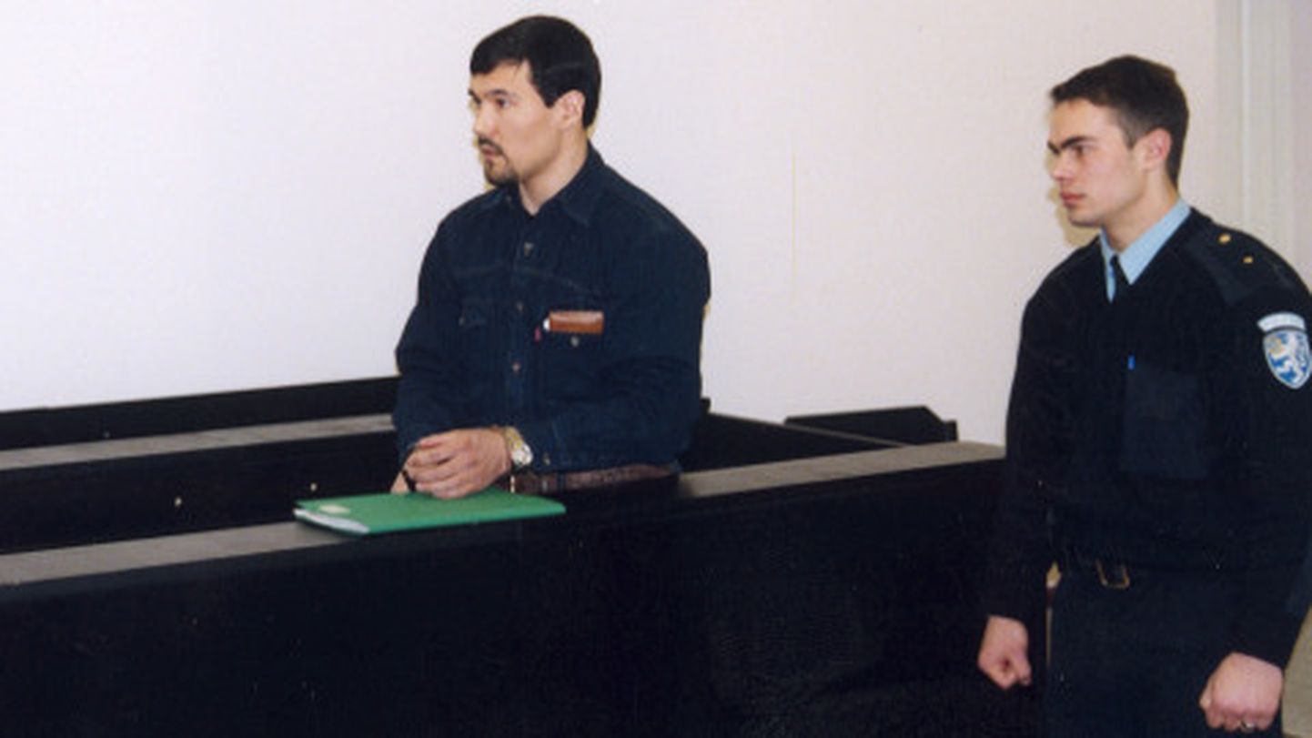 Juri Zaitsev enam kui 12 aastat tagasi Viru maakohtus oma tegude eest vastust andmas.