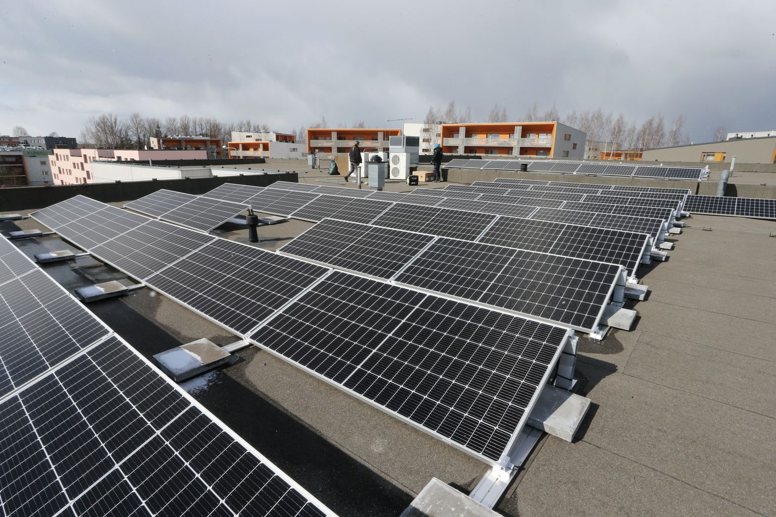 Популярность солнечных батарей растет вместе с ценой на электроэнергию.