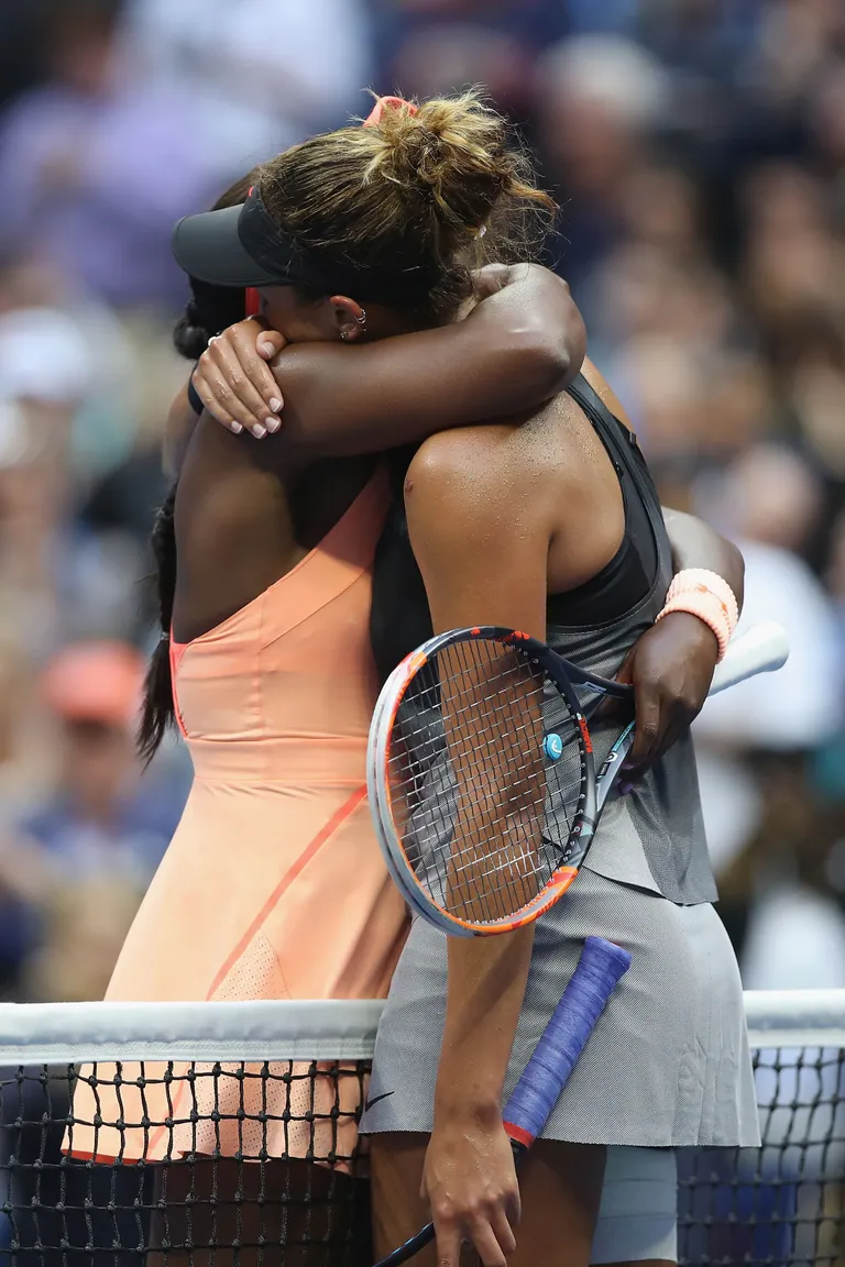 Sloane Stephens ja Madison Keys kallistamas