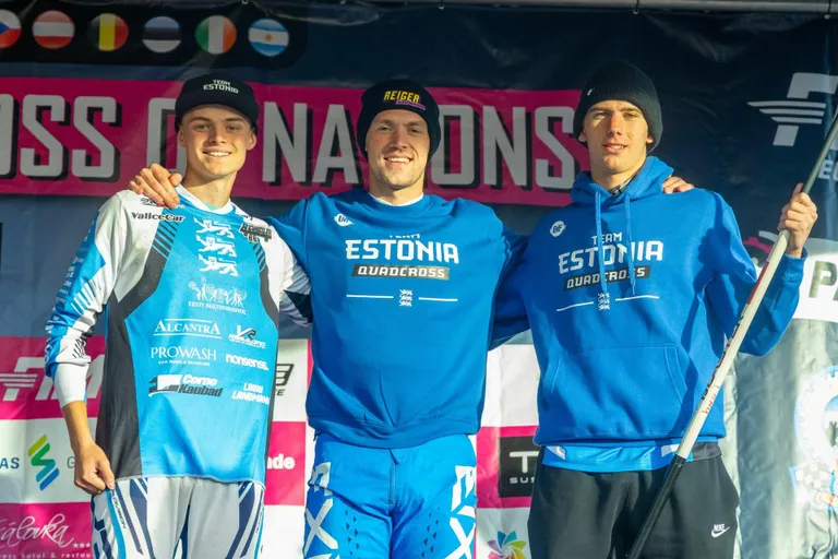 Karl Robin Rillo vasakul koos Kevin Saare ja Rasmus Sõnaga.