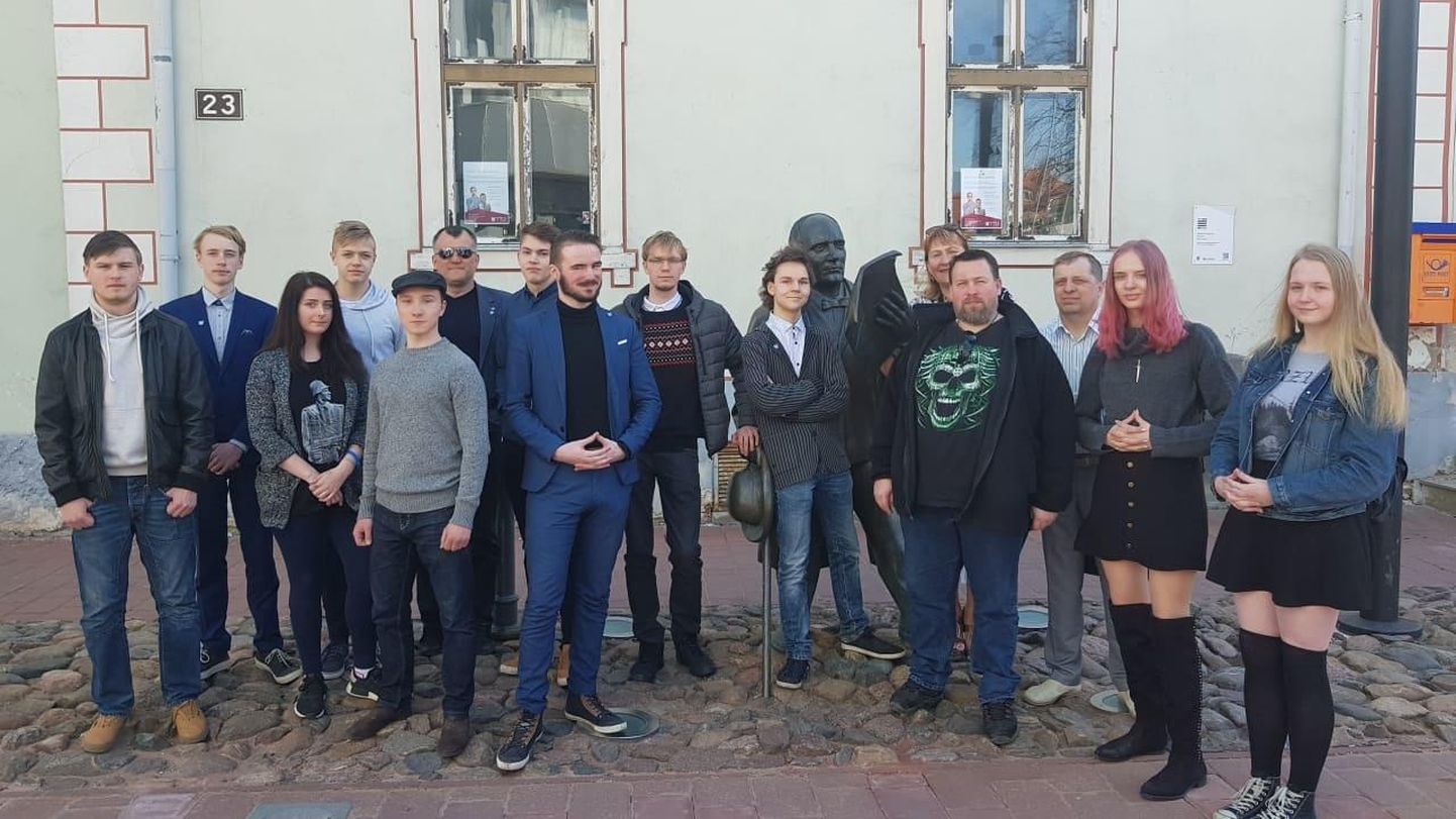 EKRE noorteliikumine Sinine Äratus asutas laupäeval, 20. aprillil osakonna Pärnus.