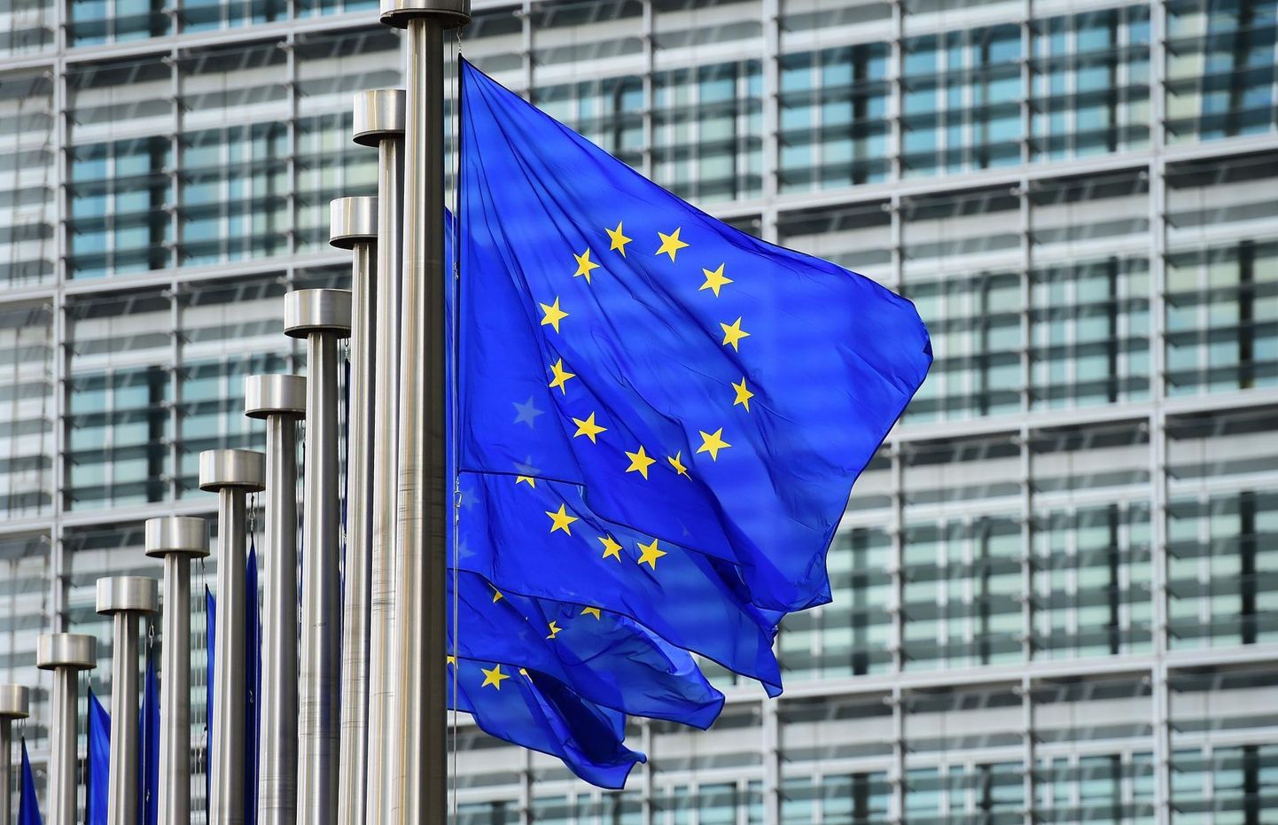 Euroopa Liidu lipp Euroopa Kommisjoni hoone ees Brüsselis.