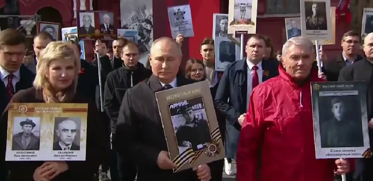 Президент России Владимир Путин на шествии