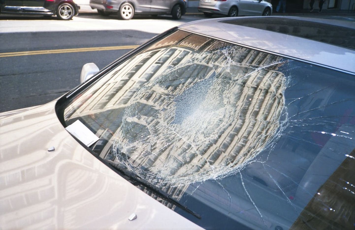 Bojāts automašīnas vējstikls