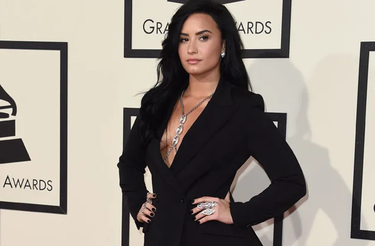 DEMI LOVATO