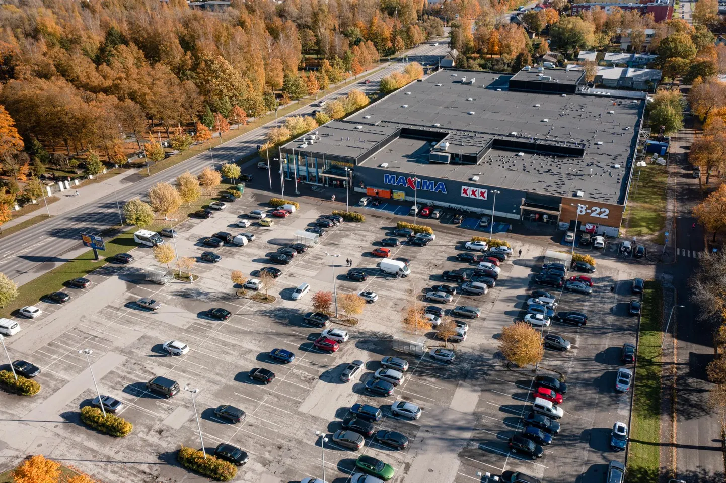 Ümberehitustööde käigus ehitatakse senine kauplus mitmekülgseks kaubanduskeskuseks, kus Maxima kõrval leiab koha mitu uut rentnikku.