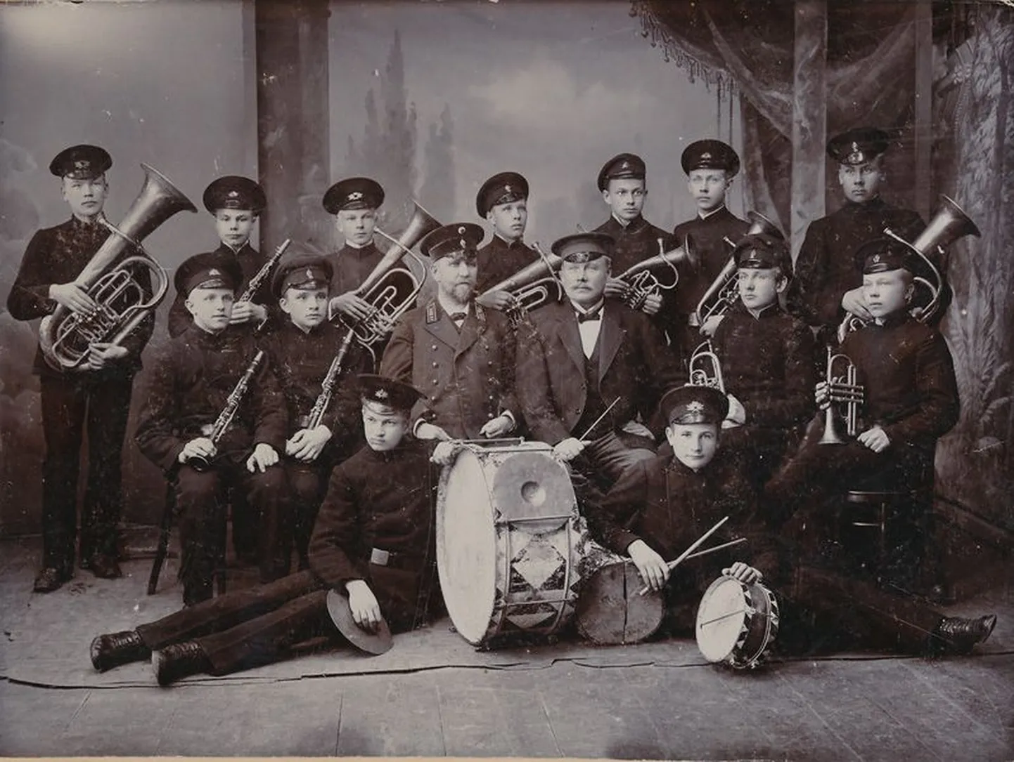 Tuletõrje seltsi ja kõrgema algkooli pasunakoor, dirigent Friedrich Bergmann.